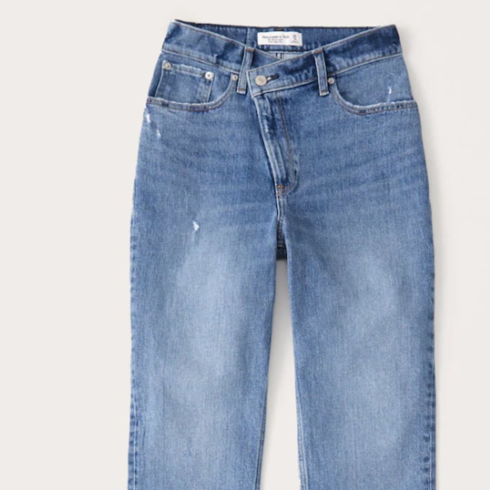 Abercrombie Curve Love Ultra High Rise 90s Straight Jean - Medium Wash 28R